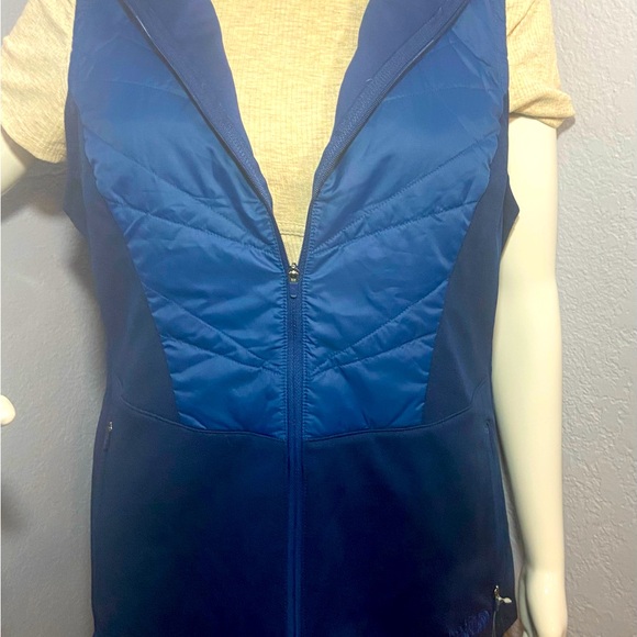 North face flash dry vest with hood and full zipper for women - Picture 6 of 13